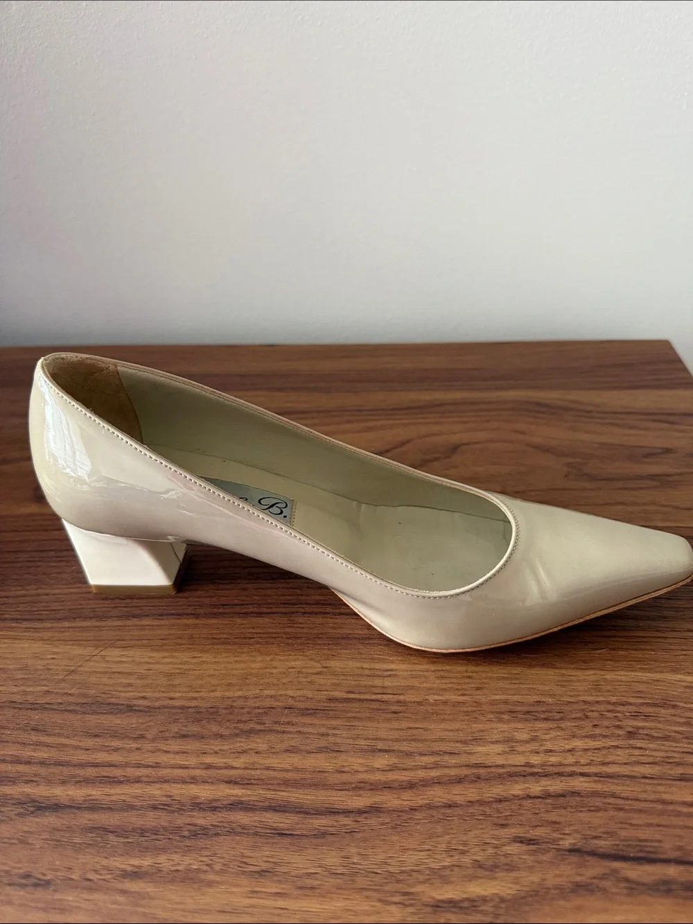 Diane B. Genuine Tan Patent Leather Pump With Solid White Block Heel. Size 37.5.